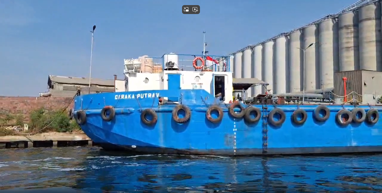 Oil Barge Caraka Putra V